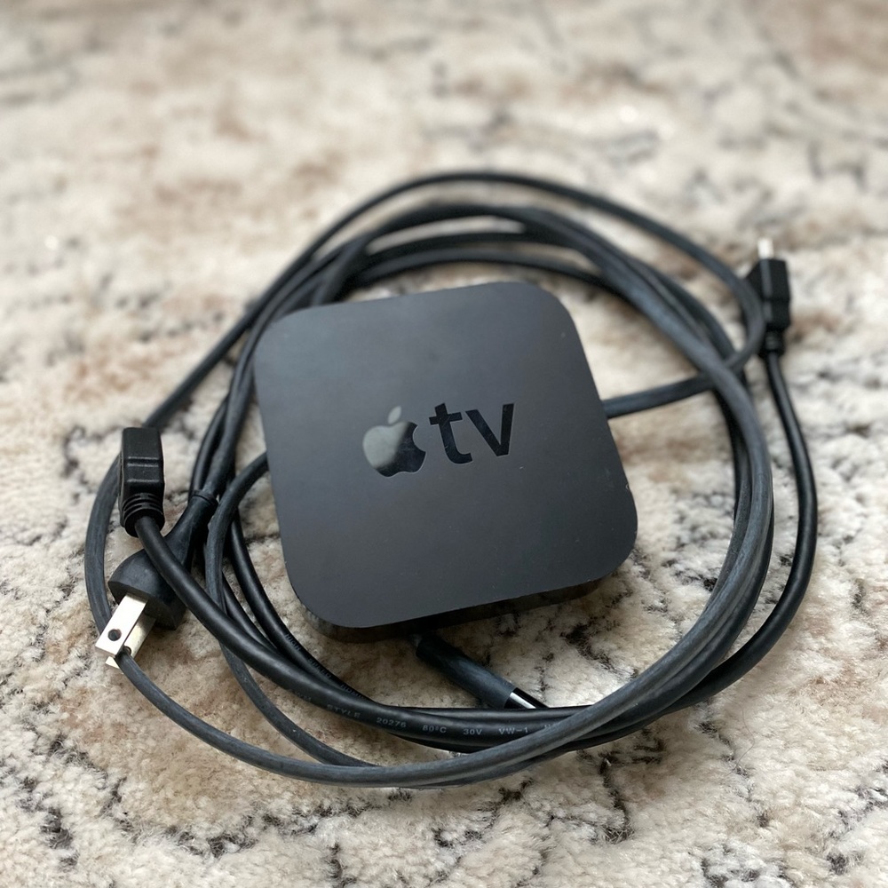Apple TV 3rd Generation INCLUDING REMOTE & WIRES